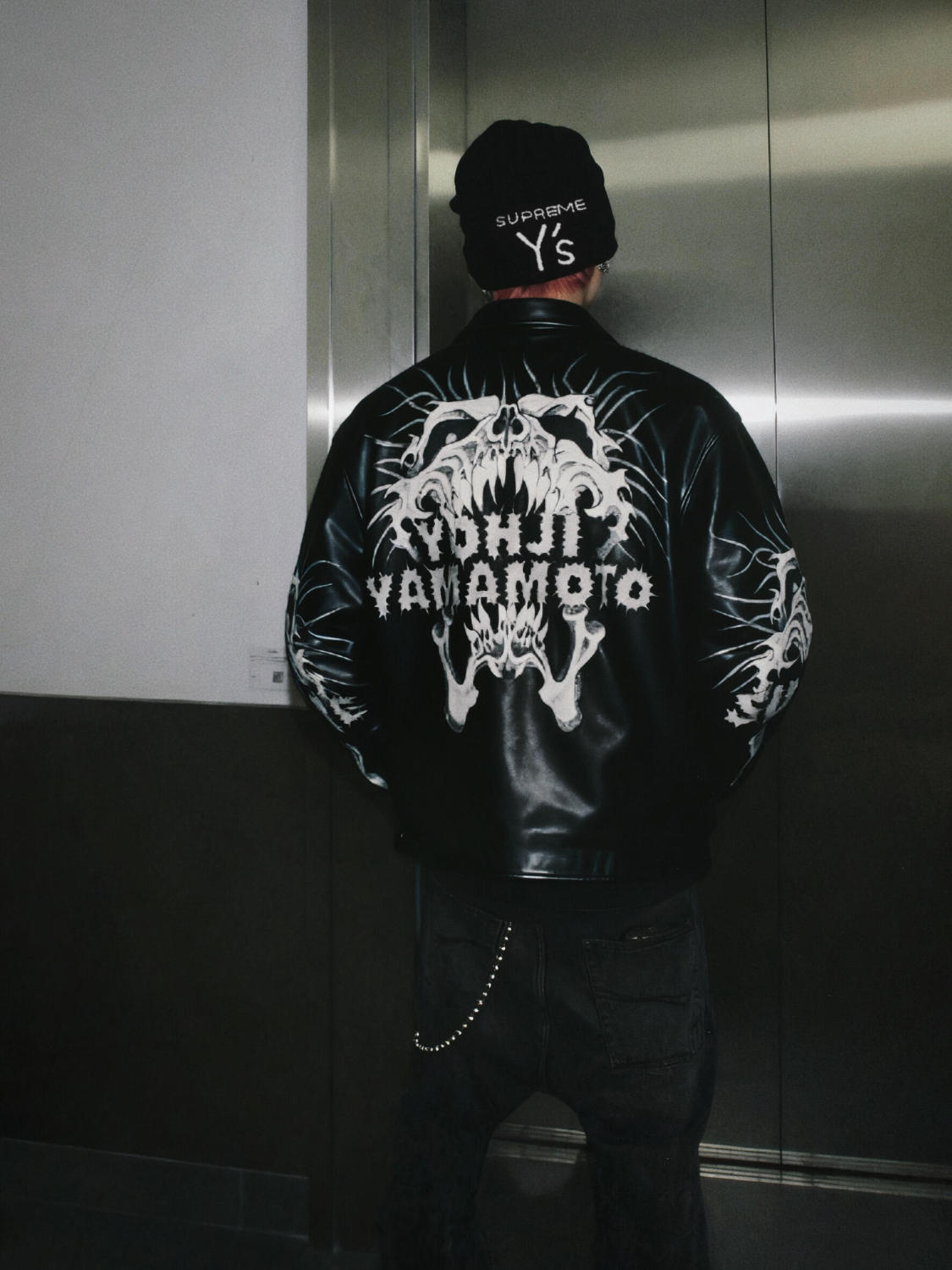 Supreme x Y's by Yohji Yamamoto Men's and Women's FW25 WEEK3 Leather Fitted Casual Jacket With Printed Sleeves And Zip Closure #332325
