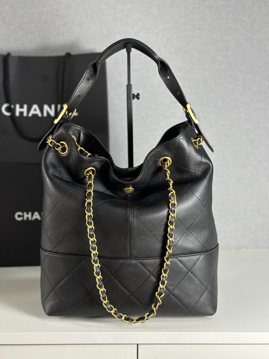 Chanel 25a Hobo Full-leather Black & Gold Vertical Tote Bag Stylish Luxury Shimmering Shoulder Bag Handheld Large Capacity Bags  #82166A