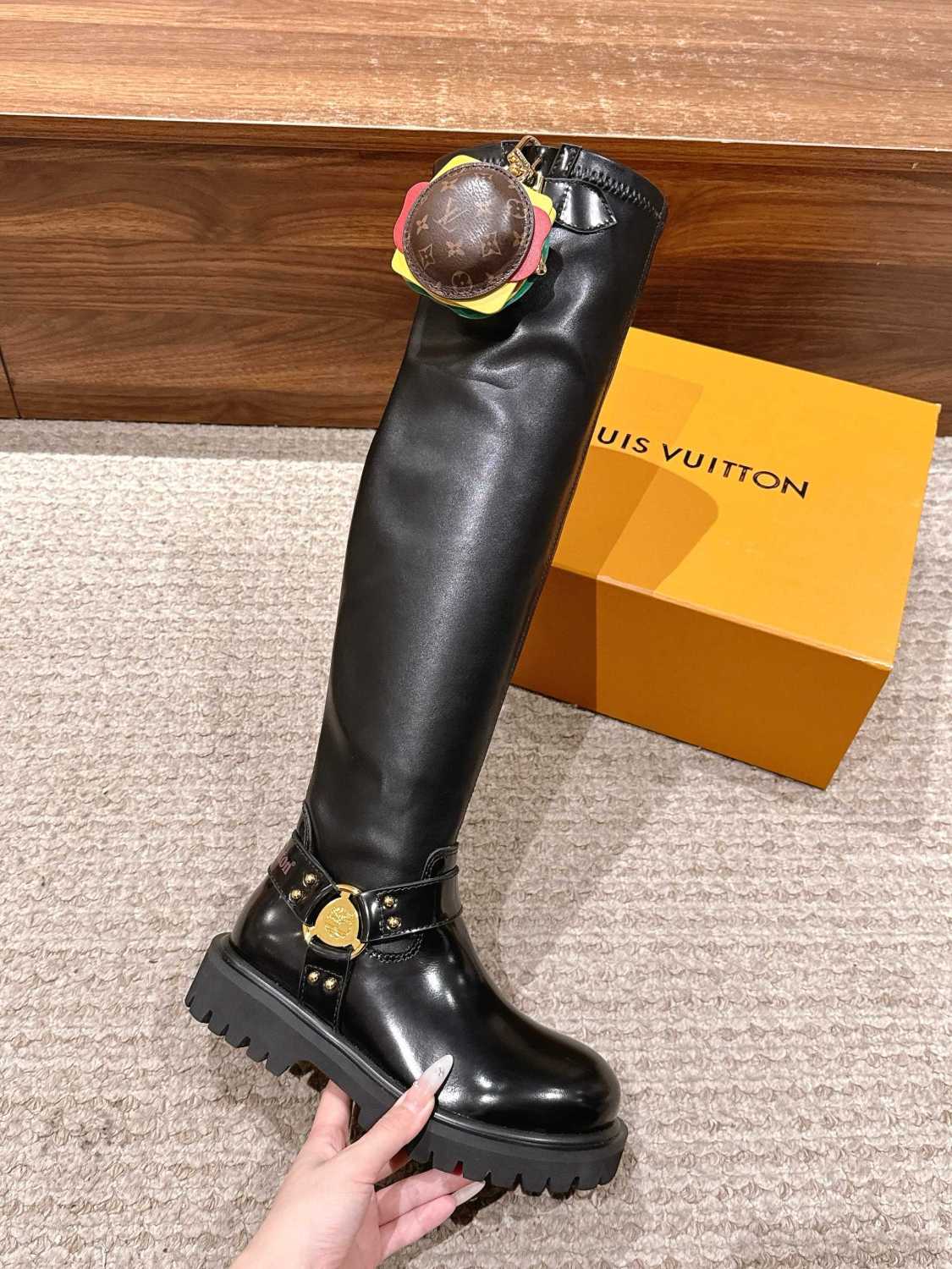 Louis Vuitton x Timberland Men's & Women's Fall/Winter Glossy & Matte Leather Solid Color High-Top Boots - Casual Zipper Round-Toe Shoes Hamburger Bag Detail Ngvp #2533