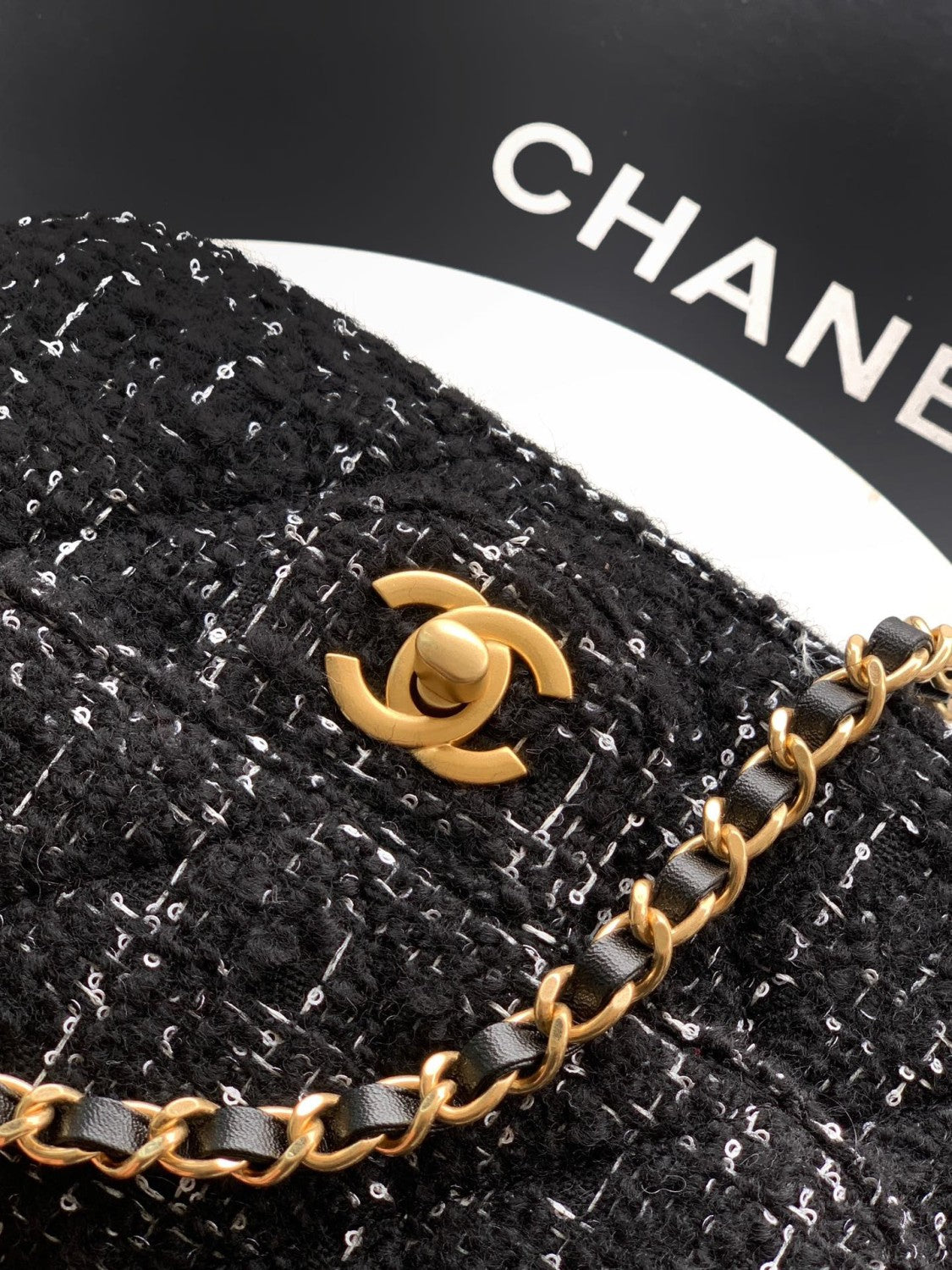 Chanel Black Gold Tweed Handle Flap Clutch Bags Small Size Fashionable Versatile Evening Bag Luxurious Women's Handbag #82444A