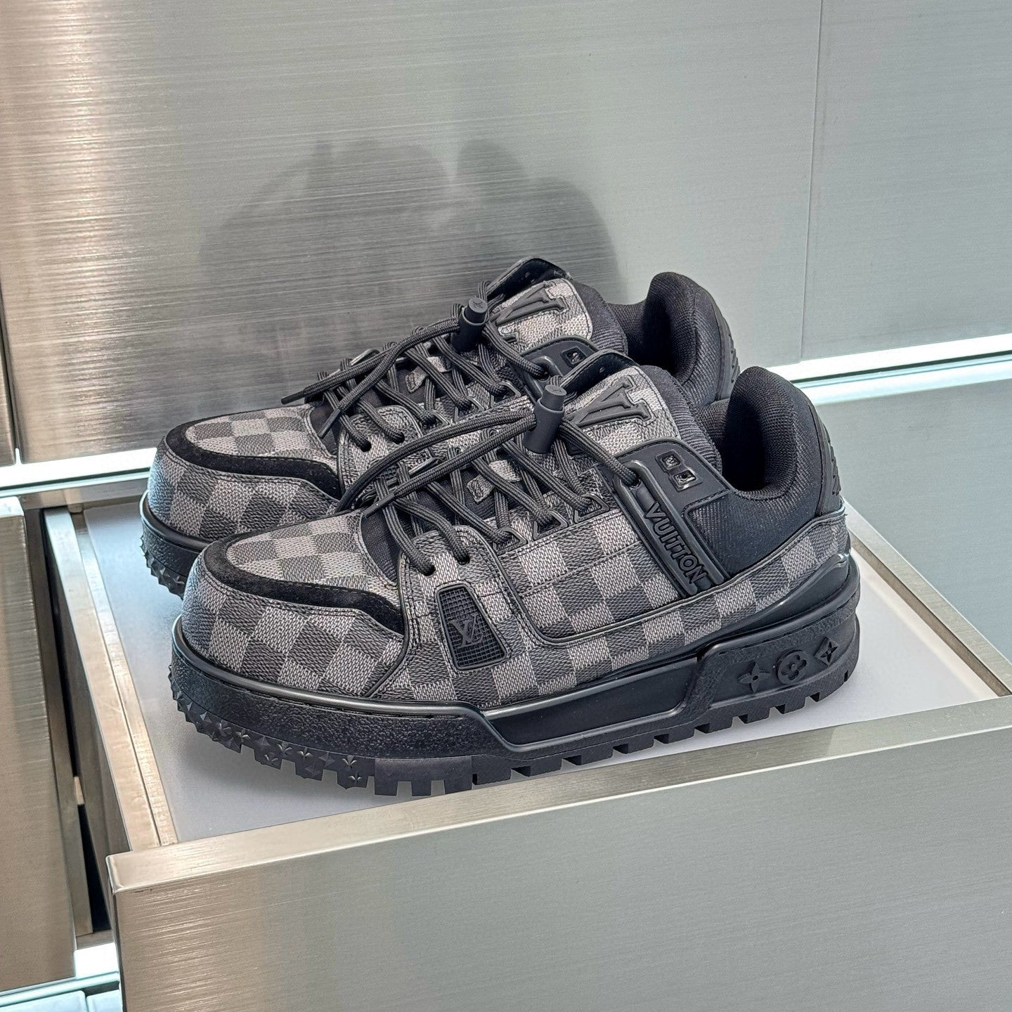 Louis Vuitton LV Trainer Maxi Men's Solid Color Leather Lace Up Low Top Board Shoes #76332