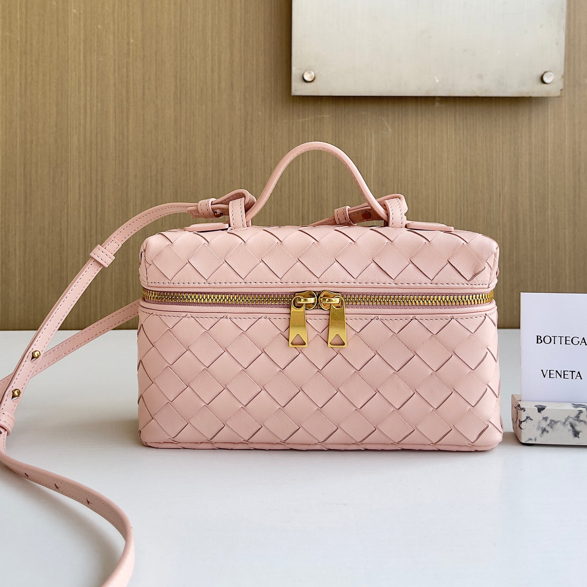 Bottega Veneta Bang Bang Women's Gold Accessories Zipper Closure Solid Color Calfskin Shoulder Crossbody Handbag Bag Bags #76533