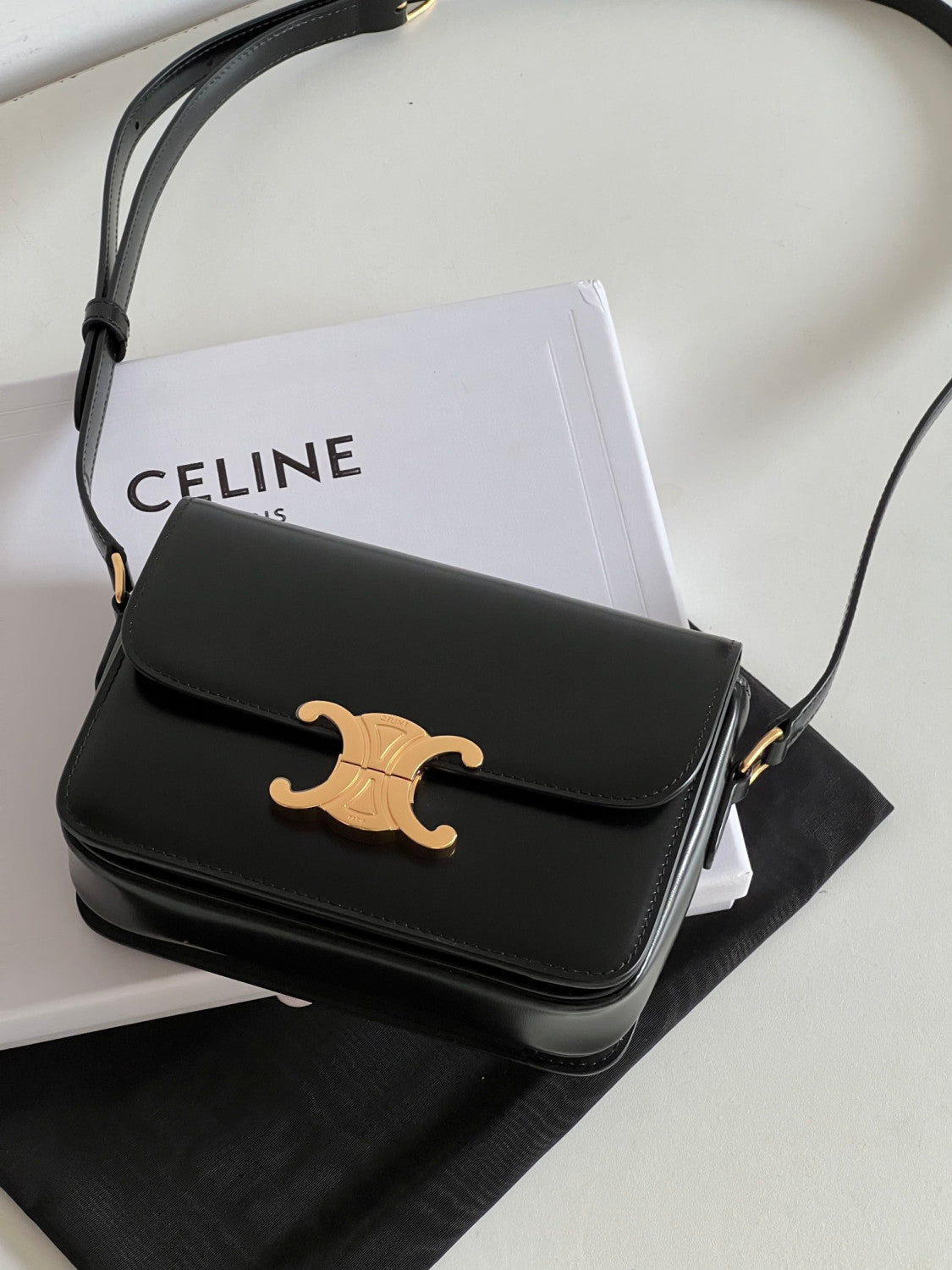 Celine Triomphe Medium Classic Premium Vintage-style Metallic Gold Logo Accent Leather Solid-colour Handbag Bag Lady Bags #196193