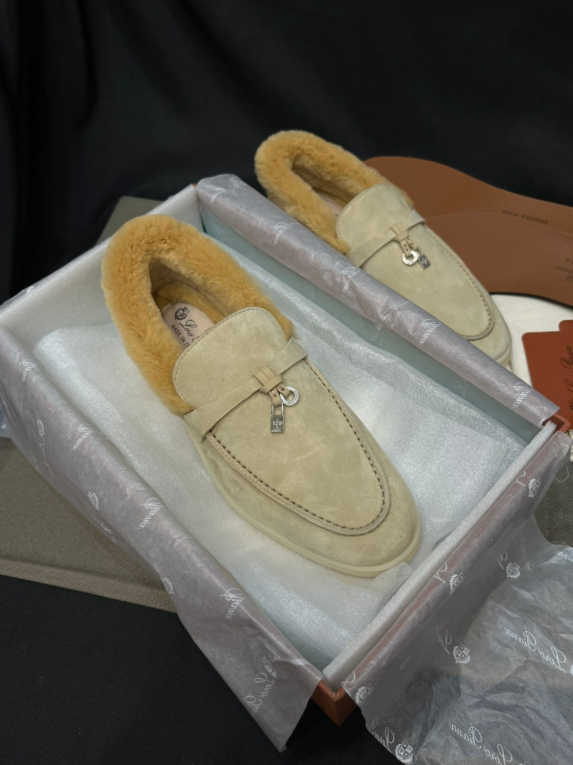 Loro Piana Women's Summer Charms Walk Moccasin Shoes Spring/Summer/Fall Solid-Color Beaver Fur Round-Toe Loafers Casual Shoes #81598