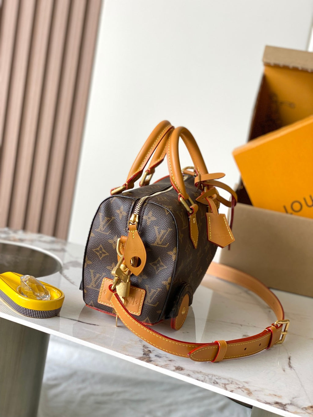 Louis Vuitton Rickshaw Mini Handbag Men's Wallet Monogram Canvas With Leather Trim journey To Darjeeling Clutch Bag Bags #196932