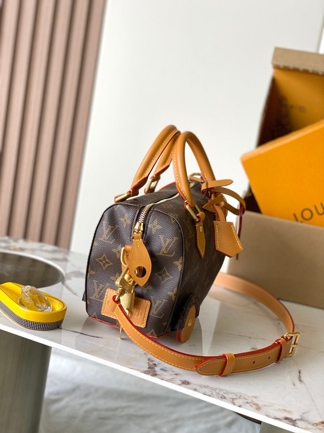 Louis Vuitton Rickshaw Mini Handbag Men's Wallet Monogram Canvas With Leather Trim journey To Darjeeling Clutch Bag Bags #196932