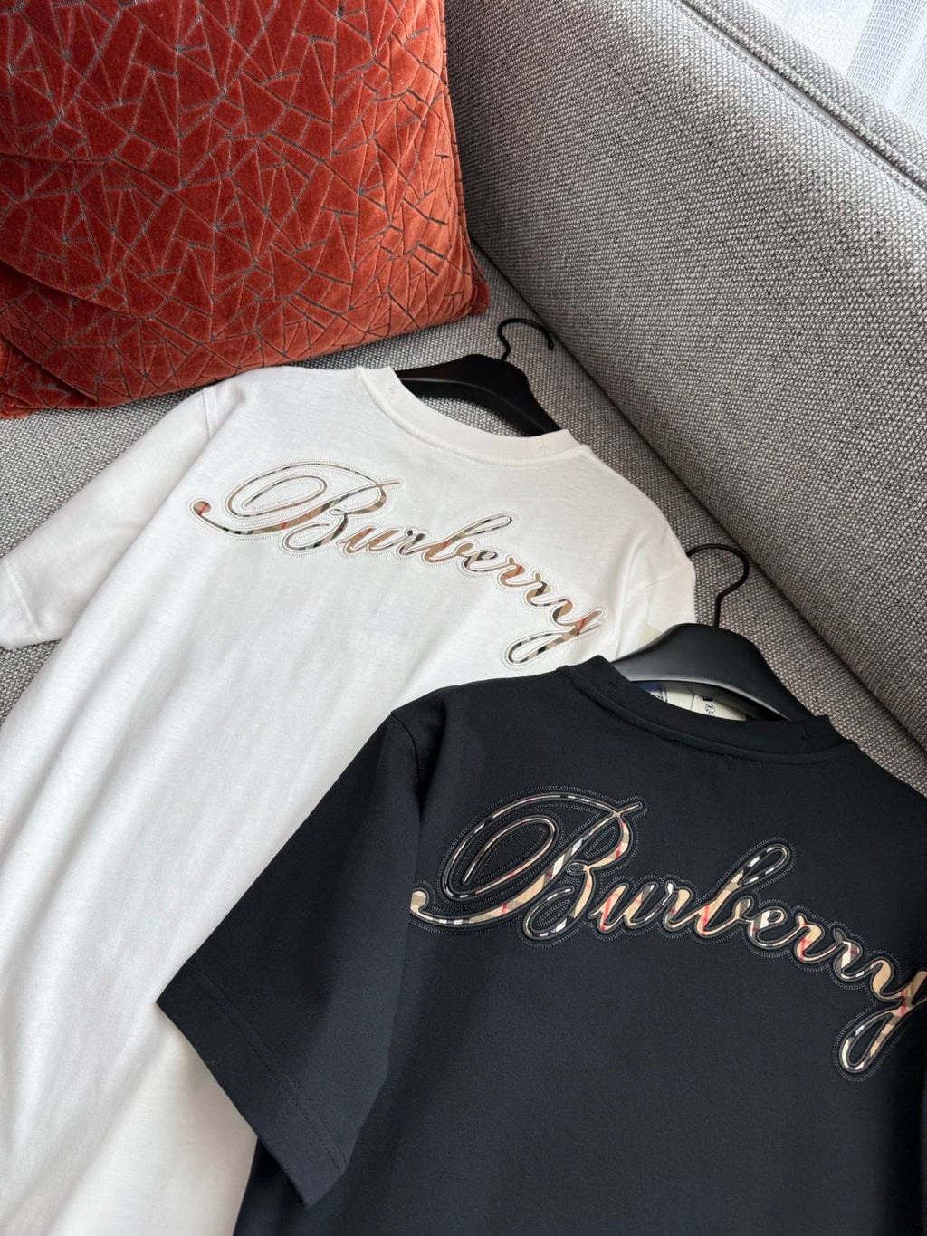 Burberry 26ss Men's and Women's Artistic Font Logo Embroidered T-shirt #333415