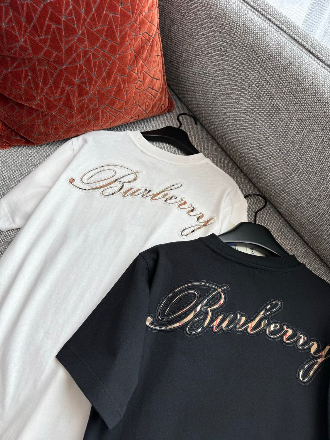 Burberry 26ss Men's and Women's Artistic Font Logo Embroidered T-shirt #333415