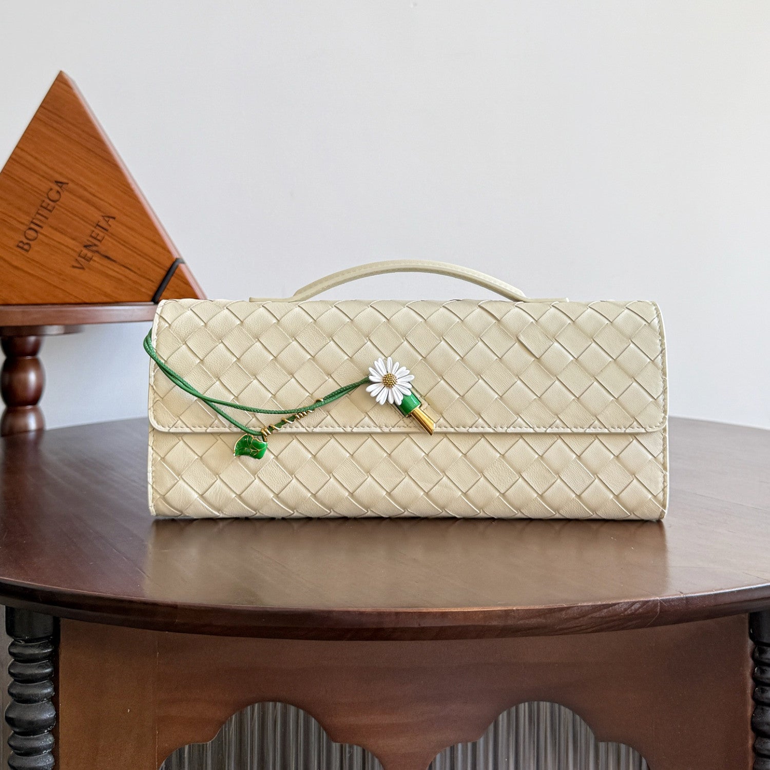 Bottega Veneta Andiamo Women's Fashion Classic Solid Color Knitted Daisy Adorned Clutch Tote Handbag Bag Bags 836810V4SCH5969 #78926