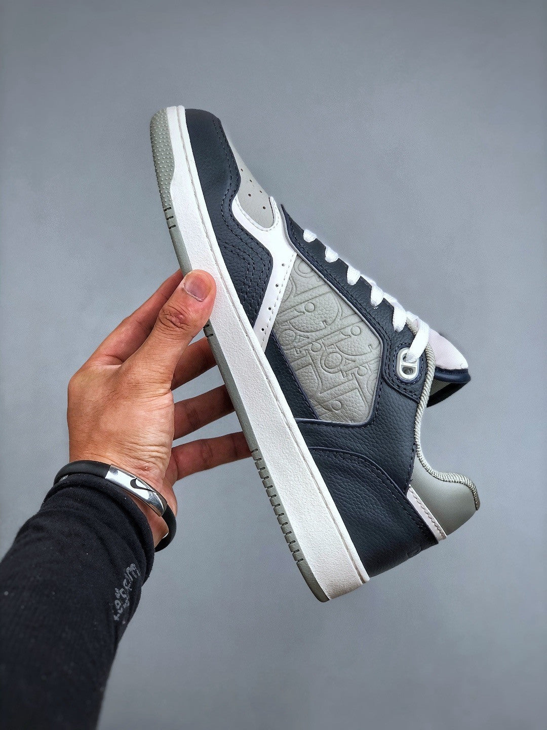 DIOR Leather B27 Uptown Low-Top Sneaker Grained Calfskin with Dior Gray Dior Gravity #335542