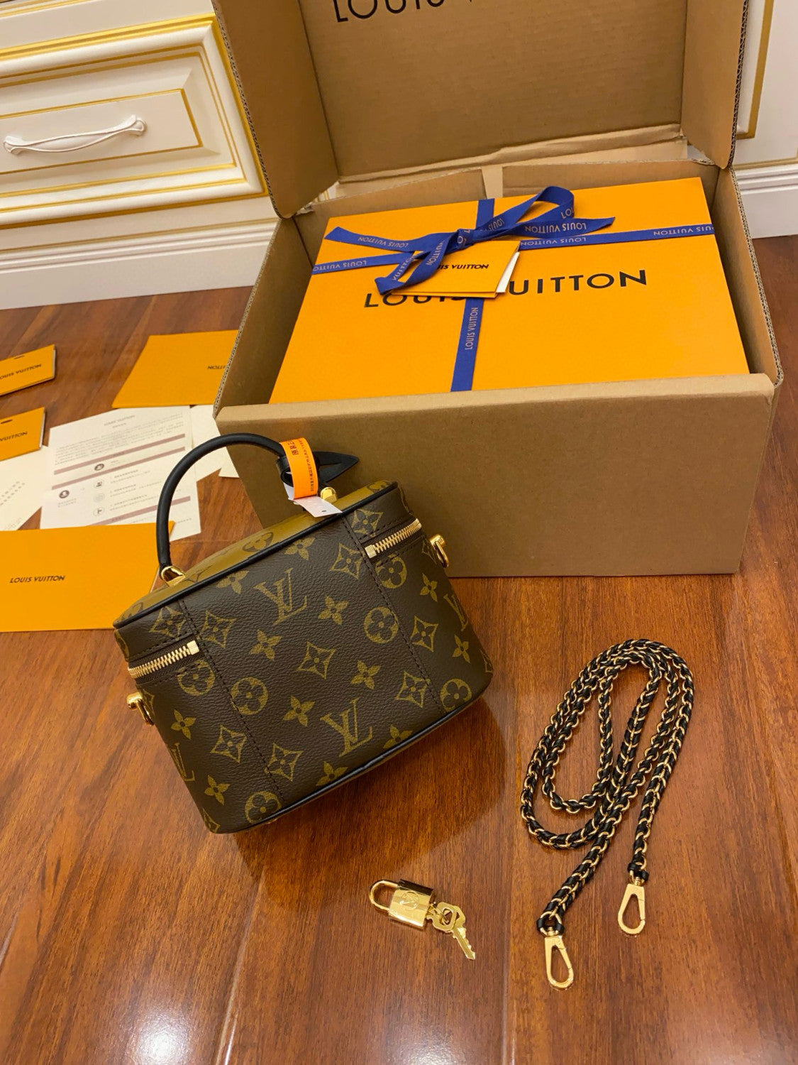 Louis Vuitton Vanity Women's Solid Color Classic Printed Chain Leather Handbag Shoulder Bag Bags #77966