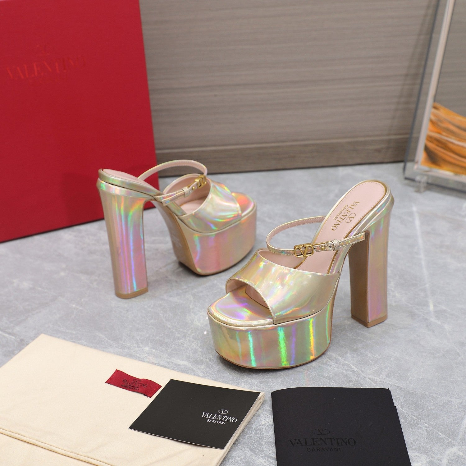 Valentino Spring And Summer Waterproof Platform Patent Leather High Heels Fashion Heightening Sexy Temperament Elegant Slippers Sandals Shoes Waterproof Platform 4cm Heel Height 15.5cm #81145