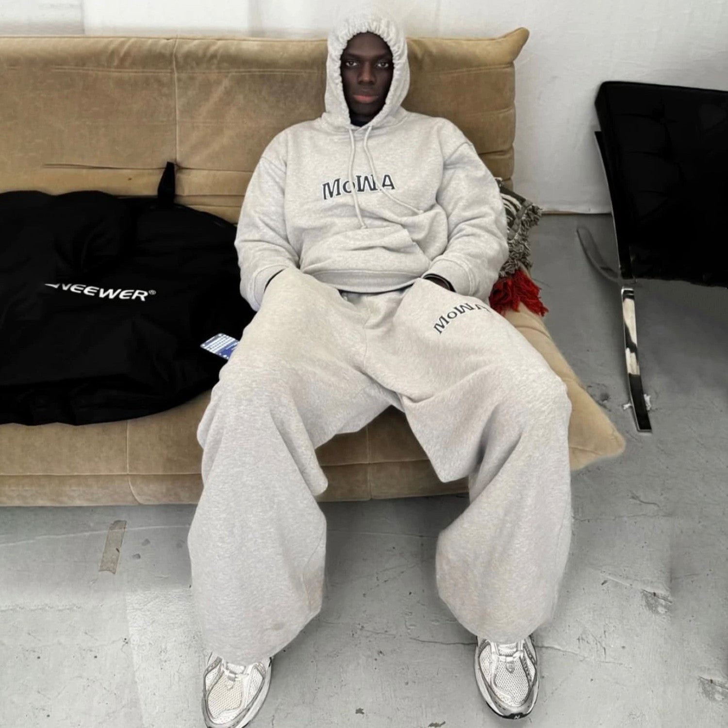 Mowalola Sweat Suit Sport Gray Suit Loose Cotton Men's And Women's Spring And Fall Casual Simple Embroidery Letters Hooded Sweatshirt Sweatpants Ngvp #1746