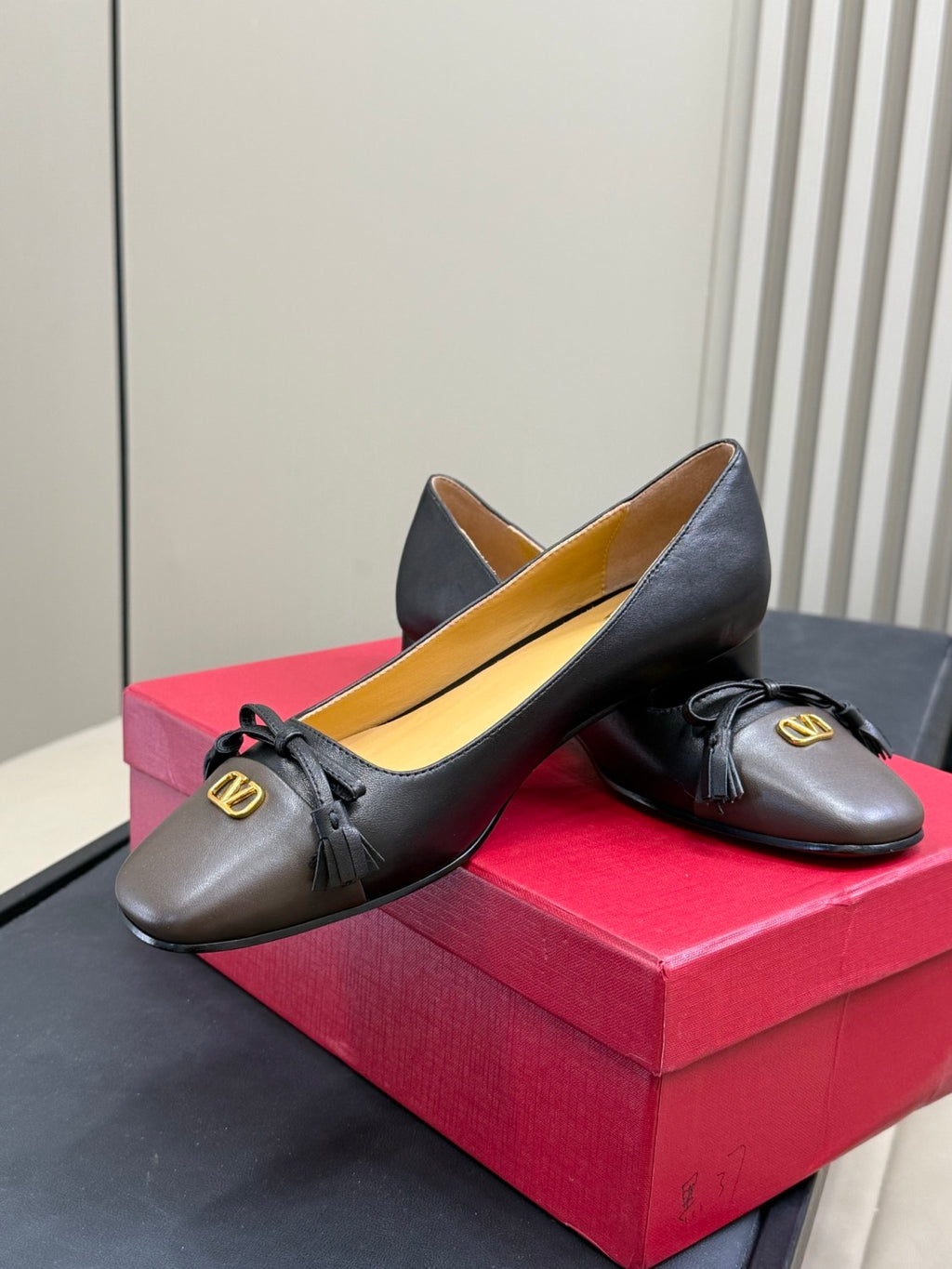 Valentino Garavani Valet Du Roi Leather Ballet Flats #336898