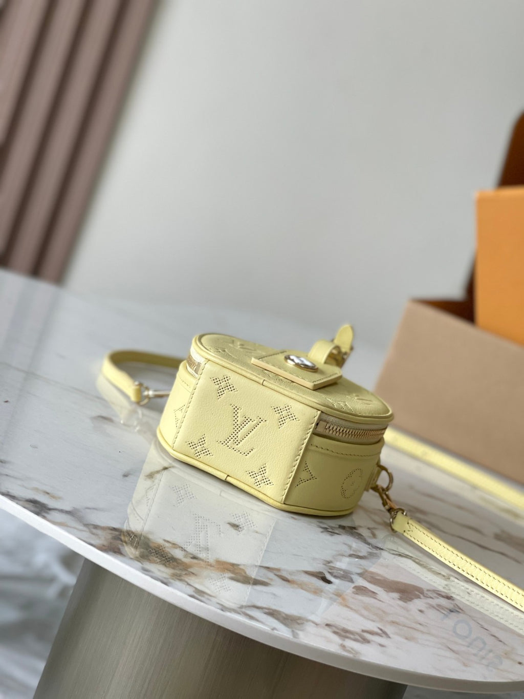 Louis Vuitton Mini Boîte Chapeau Flower Ring Women's Detachable Adjustable Shoulder Strap Zip Closure Solid Colour Cow Leather Handbag Shoulder Crossbody Bag Bags #76822