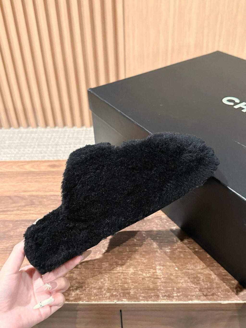 Chanel Winter Fashion Casual Round-Toe Thick-Sole Plush Home Slippers with Storage Bag Shoes #79278