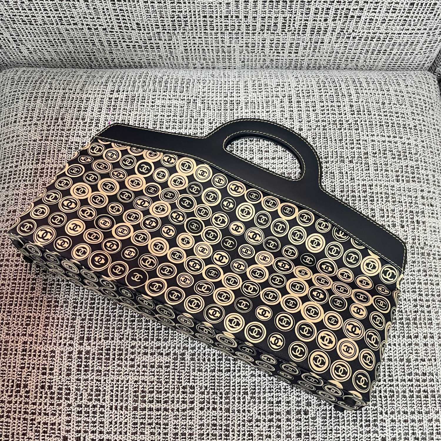 Chanel Women's Vintage Coin Clutch Bag Fashionable Luxurious Exquisite. Elegant Large Bag & Document Case Bags #81872A