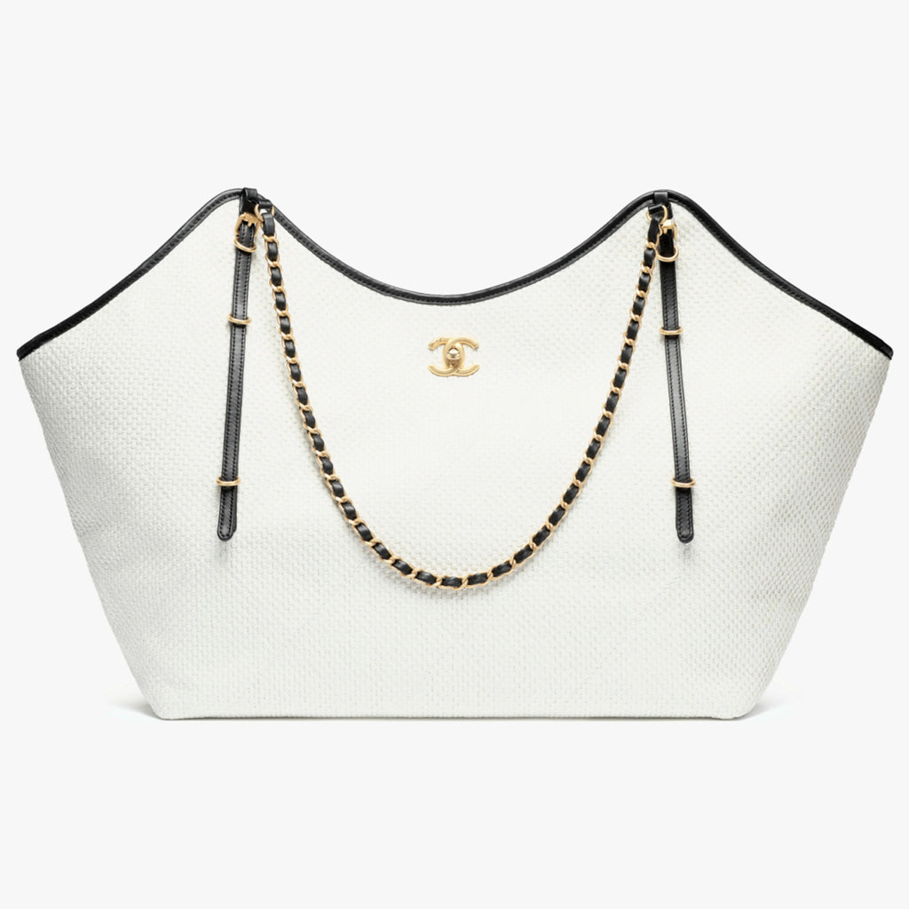 Chanel 26 Early Spring Resort Collection MAXI Tote Bag Gold Metallic Accents Tri-Color Fashion Statement Elegant and Refined Handheld Spacious Tote Bags #194915