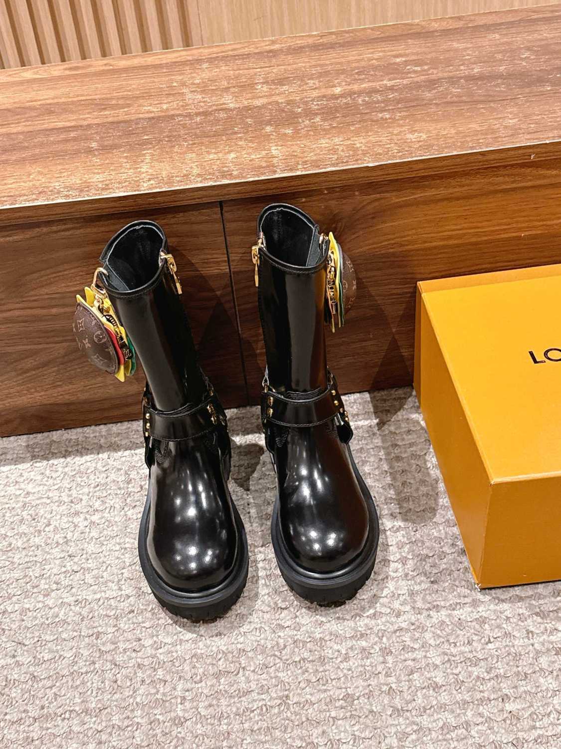 Louis Vuitton x Timberland Men's & Women's Fall/Winter Fashion Hamburger Bag Detail Leather Lined Sheepskin Solid Color Flat Zipper Casual Mid-Calf Motorcycle Boots Shoes Ngvp #2534