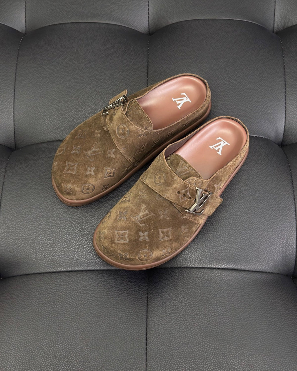 Louis Vuitton LV Easy Mule Men's And Women's Summer Solid Color Letter Print Suede Leather Birkenstock Shoes #77925