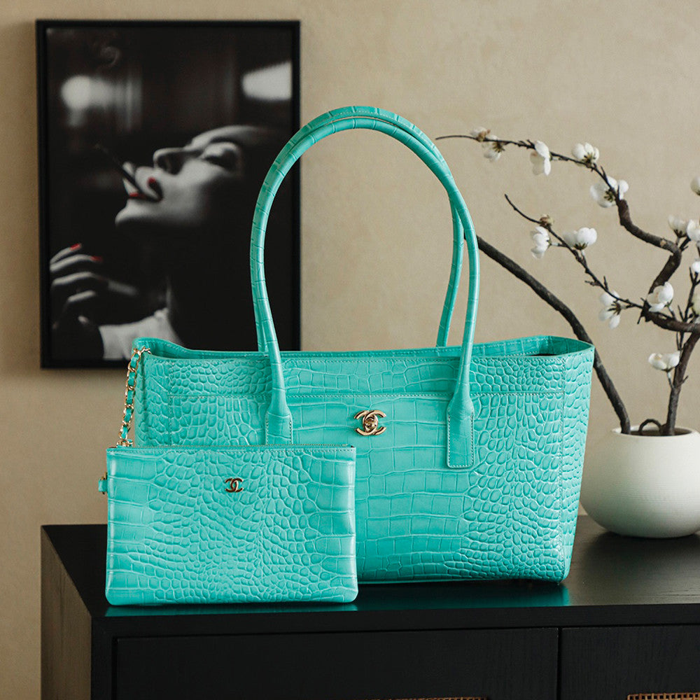 Chanel Spring/Summer 2026 Crocodile-Embossed Leather Handbag Classic Double C Metal Logo Stylish and Elegant Large-Capacity Clutch Bags Bag #195597