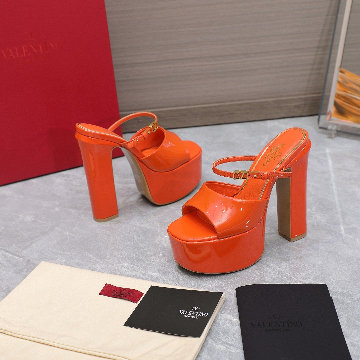 Valentino Spring And Summer Waterproof Platform Patent Leather High Heels Fashion Heightening Sexy Temperament Elegant Slippers Sandals Shoes Waterproof Platform 4cm Heel Height 15.5cm #81145
