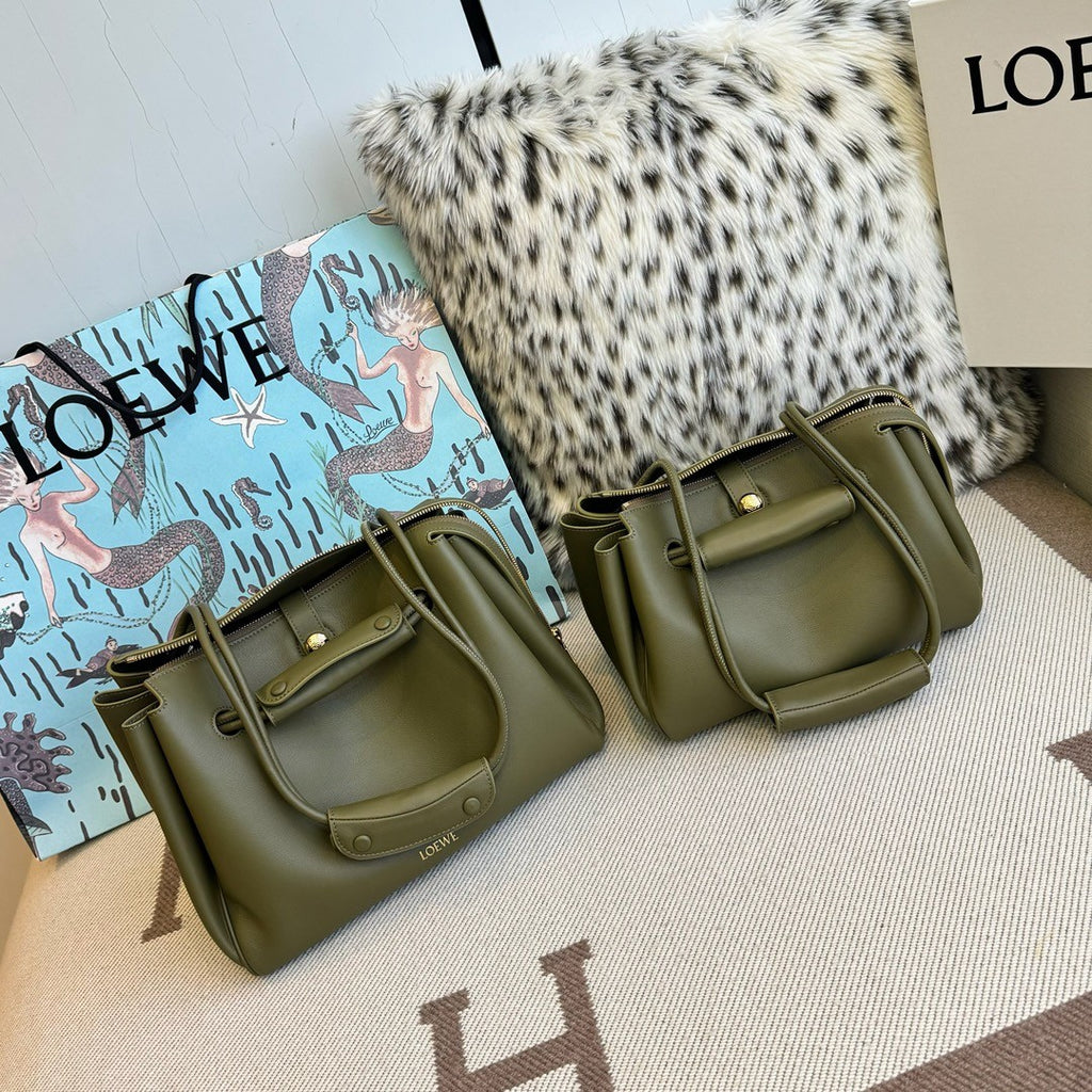 Loewe Madrid Women's Solid Color Letter Logo Gold Hardware Cowhide Handbag Shoulder Bag Bags #77356