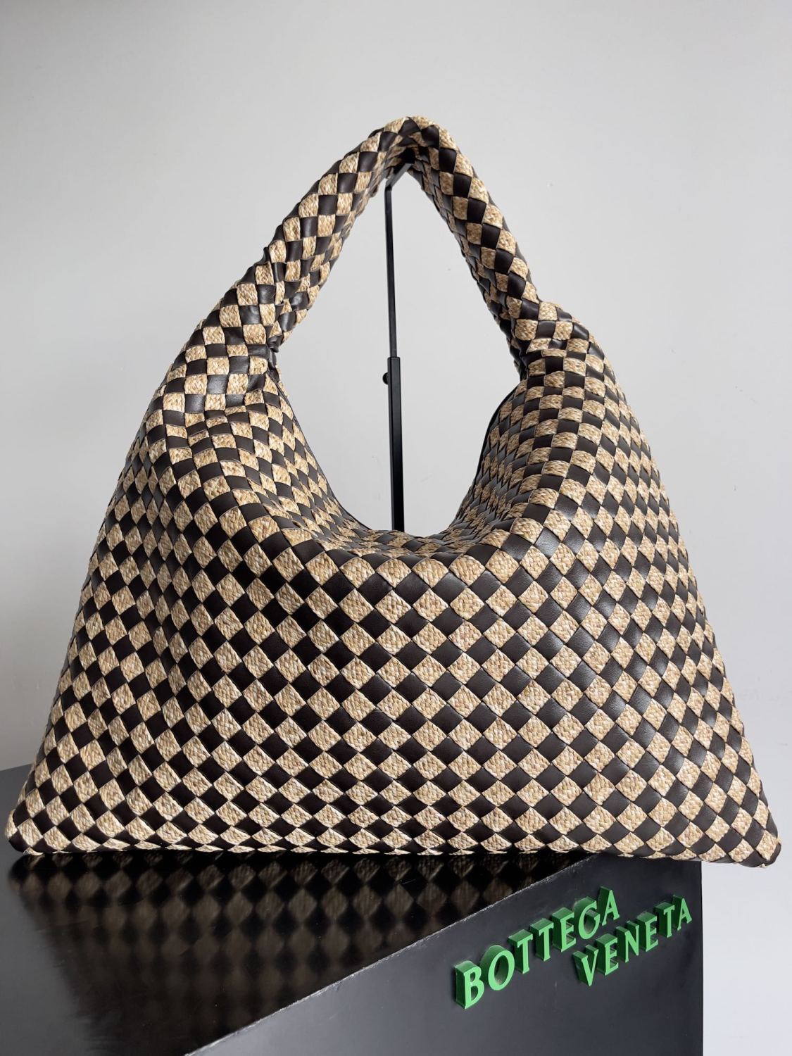 Bottega Veneta HOP Raffia And Leather Hop Shoulder Bag Stylish Modern Handheld Shoulder Bag Women's Fashionable Casual Tote #81889A