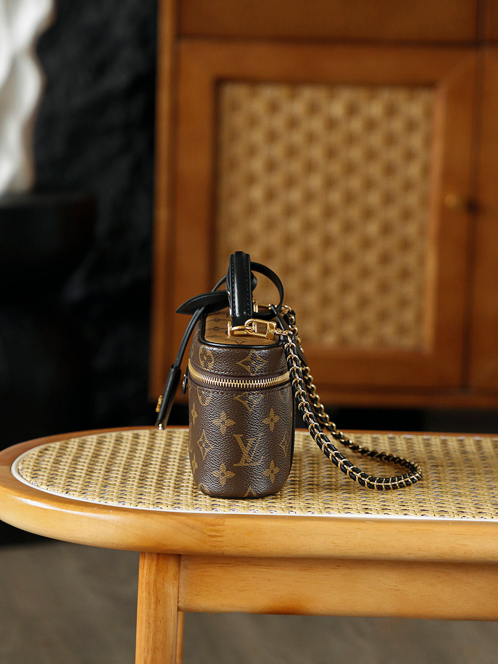 Louis Vuitton Pre-Owned Monogram Reverse Vanity PM Crossbody Bag & Vanity Chain Pouch Handbag M47125 - Private Version with Queryable Chip Code #83111A
