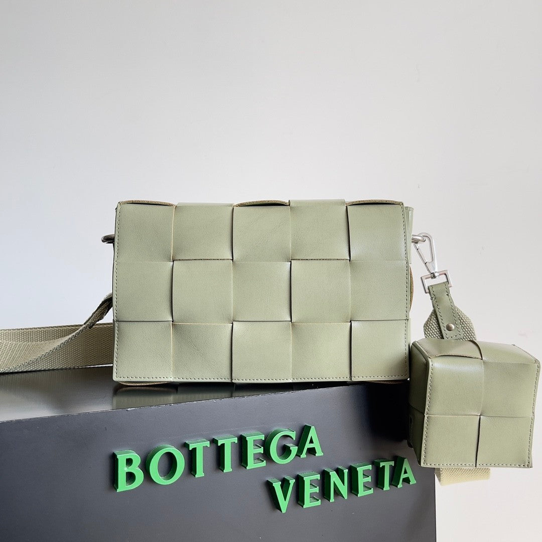 Bottega Veneta Cassette Men's and Women's Solid Color Leather Woven Shoulder Crossbody Bag Bags #75755