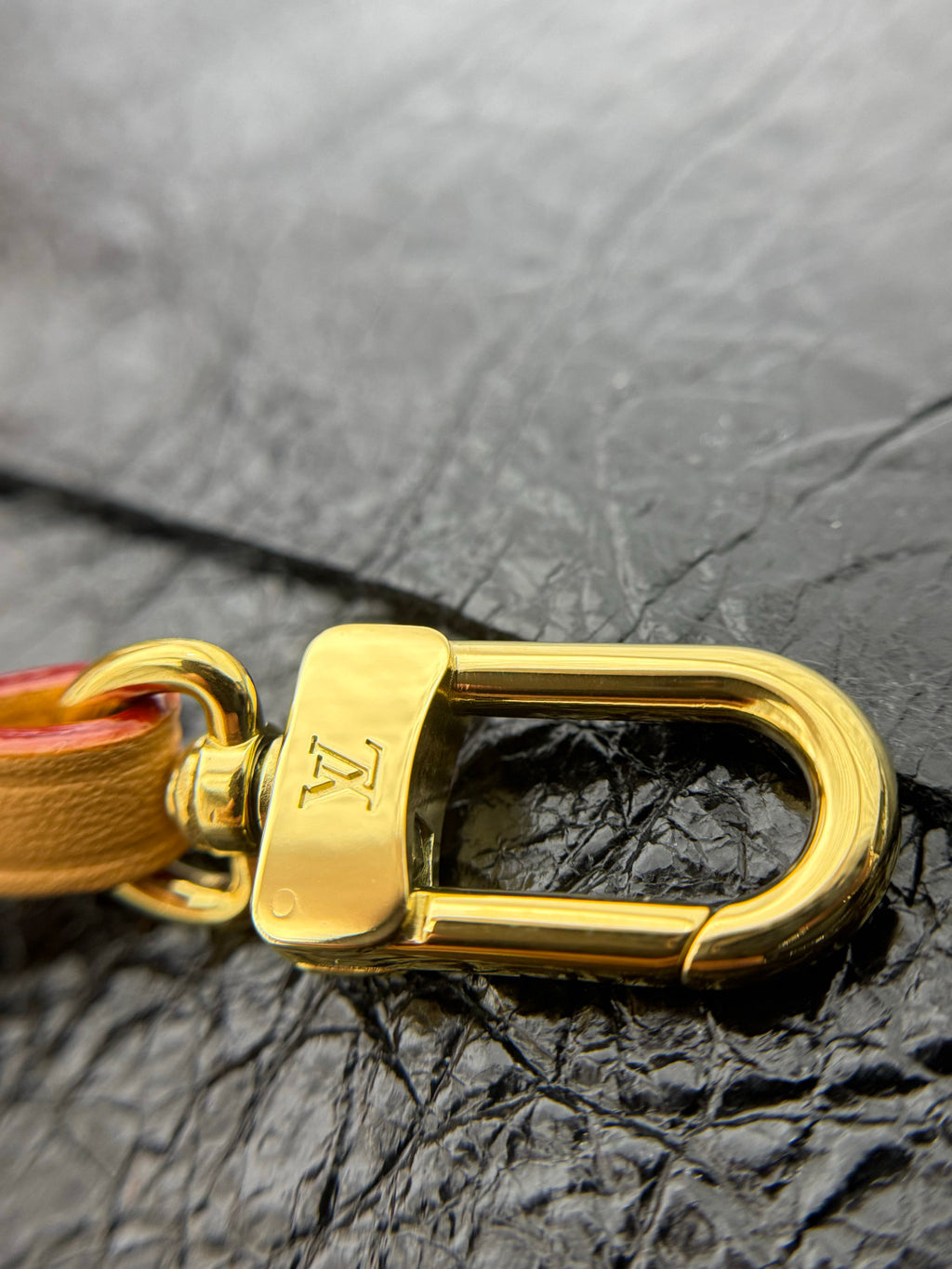 Louis Vuitton New 2026 Cosmetic Wallet Is Compact And Elegant Perfect For Carrying In Your Hand On Your Wrist Or As An Accessory Bag Bags M25653 #197445