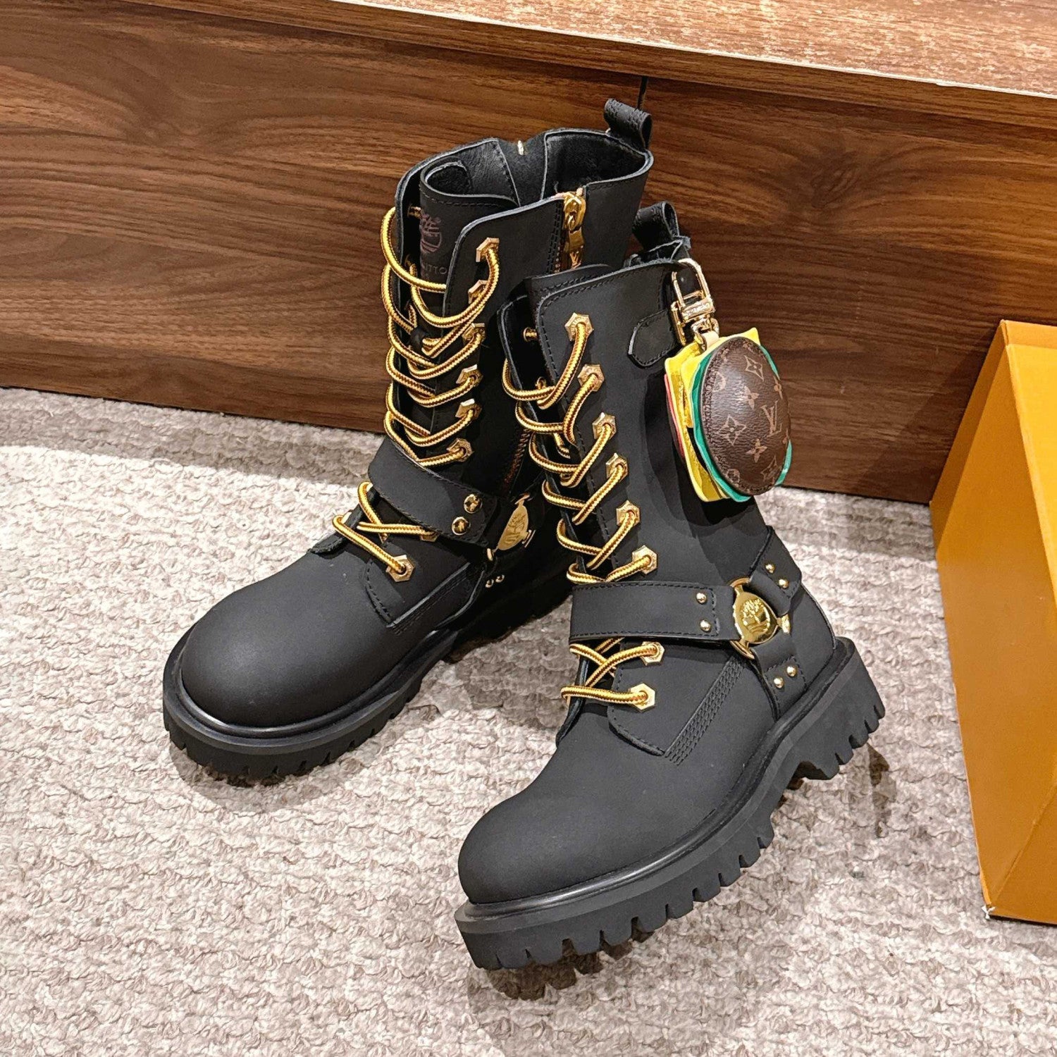 Louis Vuitton x Timberland Men's & Women's Casual Solid-Color Glossy/Matte Leather Mid-Calf Biker Boots With Laces & Zipper. Fall/Winter Flat Boots With Hamburger Bag Detail Shoes Ngvp #2536