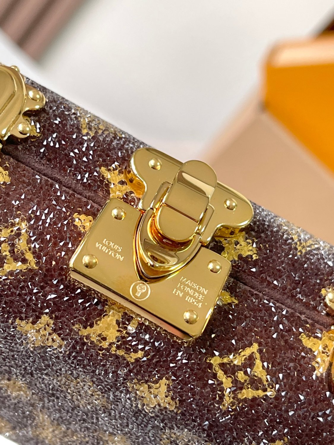 Louis Vuitton Vanity Case Women's Brown Detachable Adjustable Shoulder Strap Magnetic Buckle Closure Canvas Quilted Cowhide Cosmetic Case Shoulder Bag Bags #76839