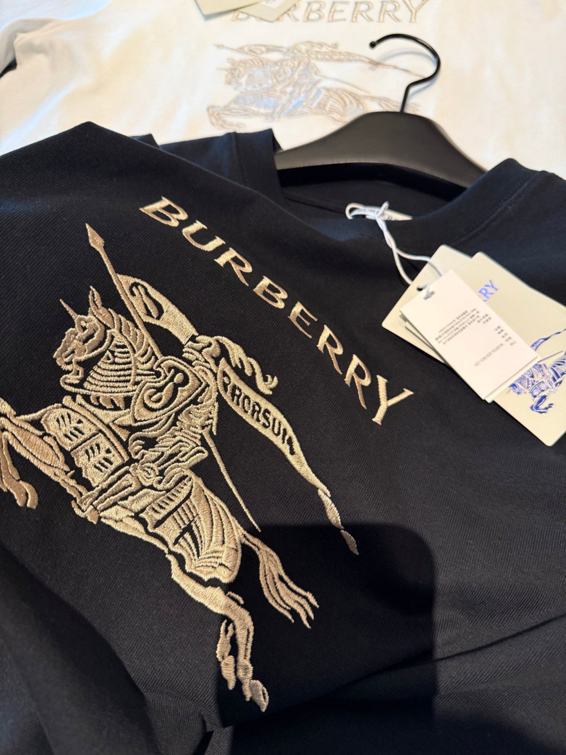 Burberry 26SS Men's and Women's Solid Color T-shirt With Embroidered Logo and Word Art Graffiti #333415