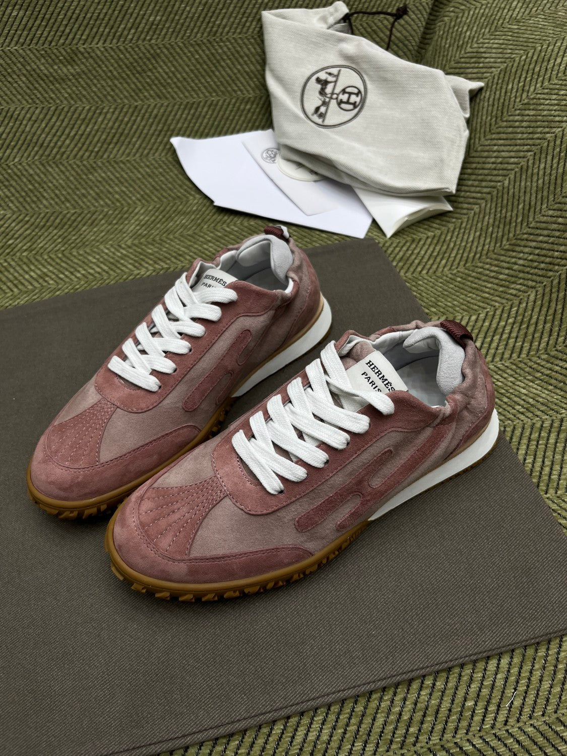 Hermes Women's Four Seasons Low Round Toe Lace Up Casual Shoes Solid Color Leather Jet Sneakers #81318