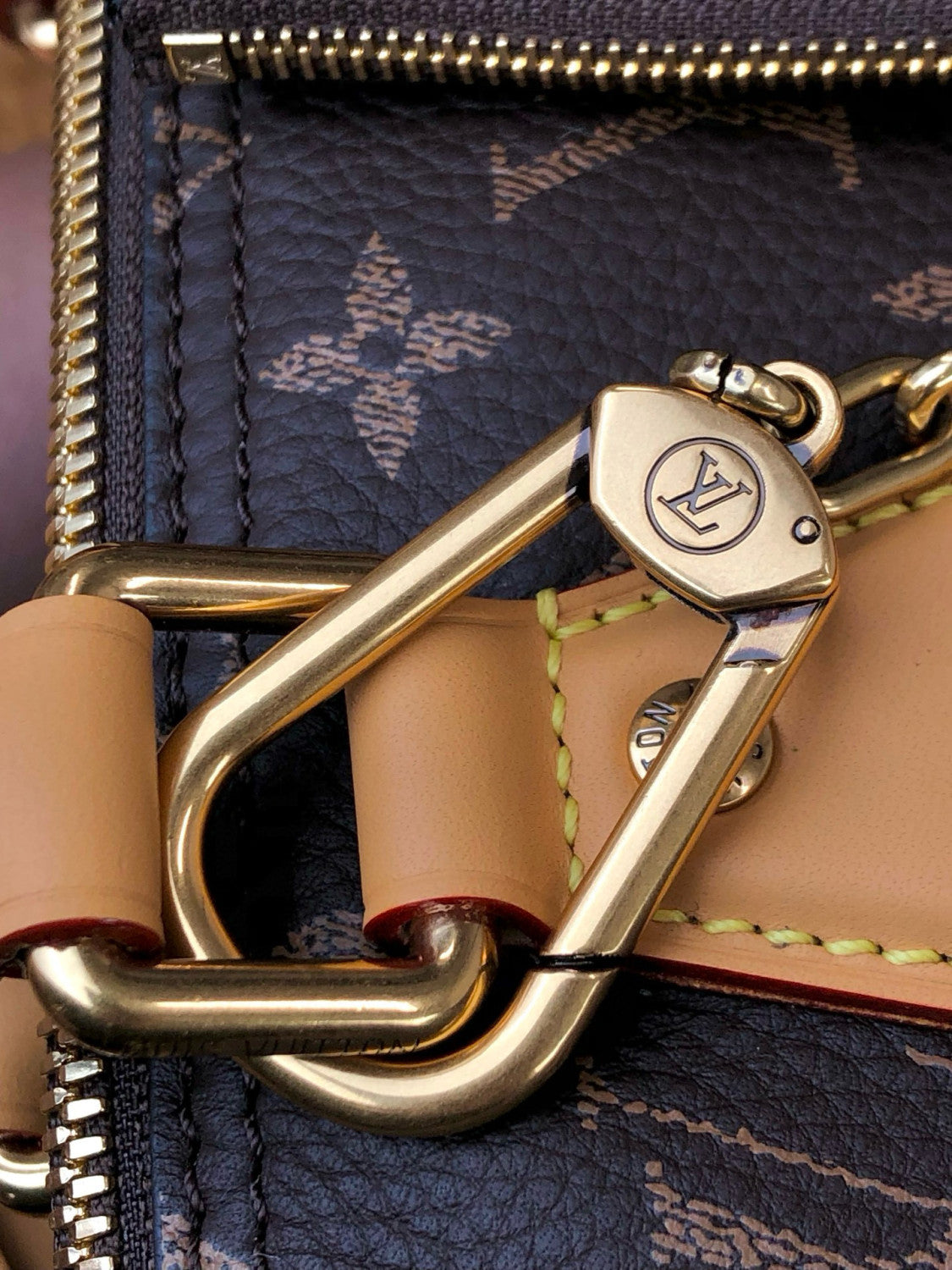 Louis Vuitton Women's Fashion Classic Caramel Coffee Brown Logo Zipper Closure Leather Shoulder Bag Handbags In Small Medium And Large Sizes Crossbody Bag Bags #78659