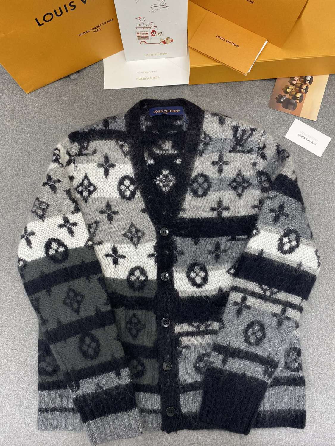 Louis Vuitton Men's Fall And Winter Black And White Jacquard Long Wool Sweater Cardigan#286539