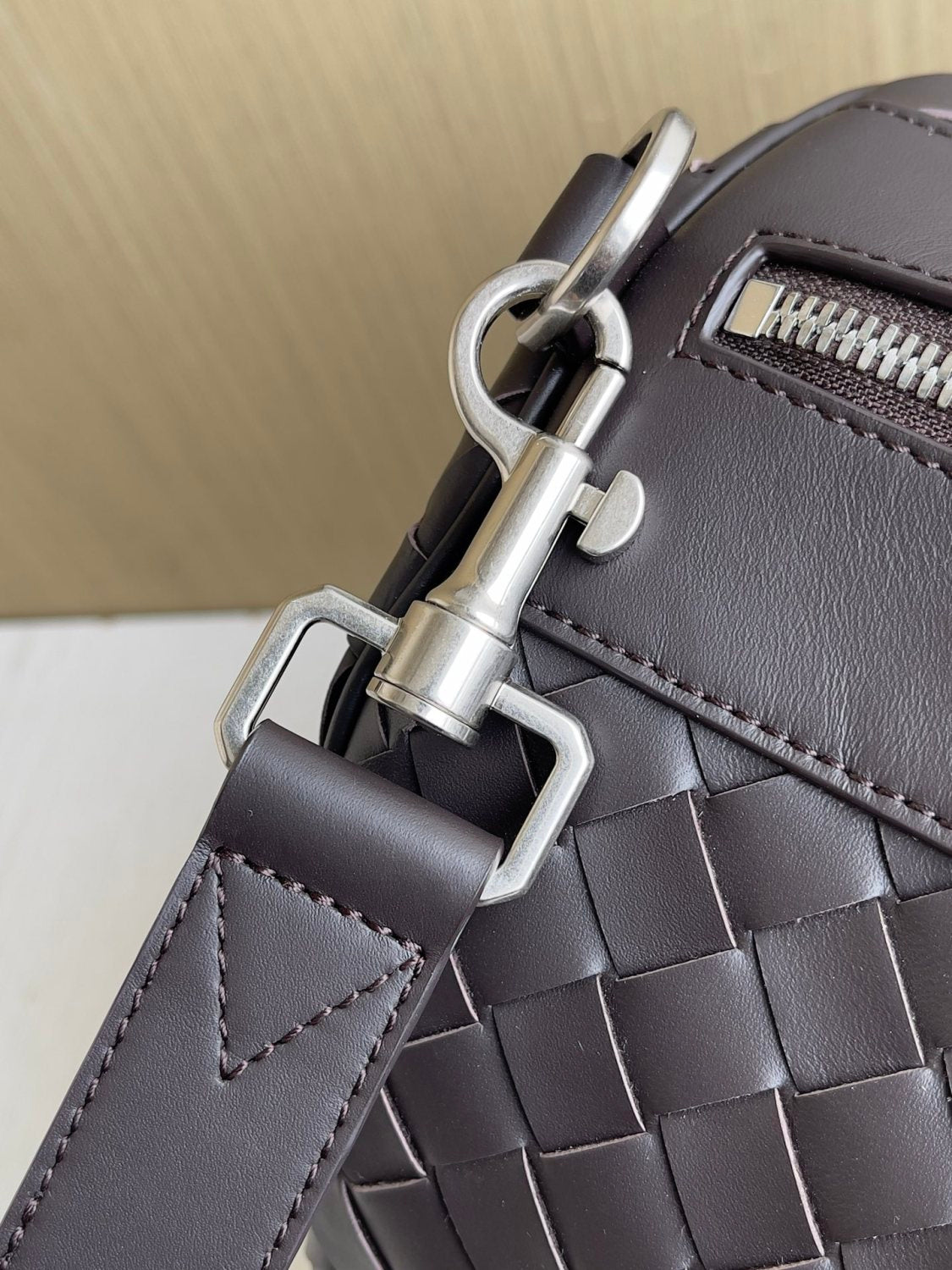Bottega Veneta Intrecciato Men's Solid Color Adjustable Detachable Shoulder Strap Woven Calfskin Travel Bag #77472