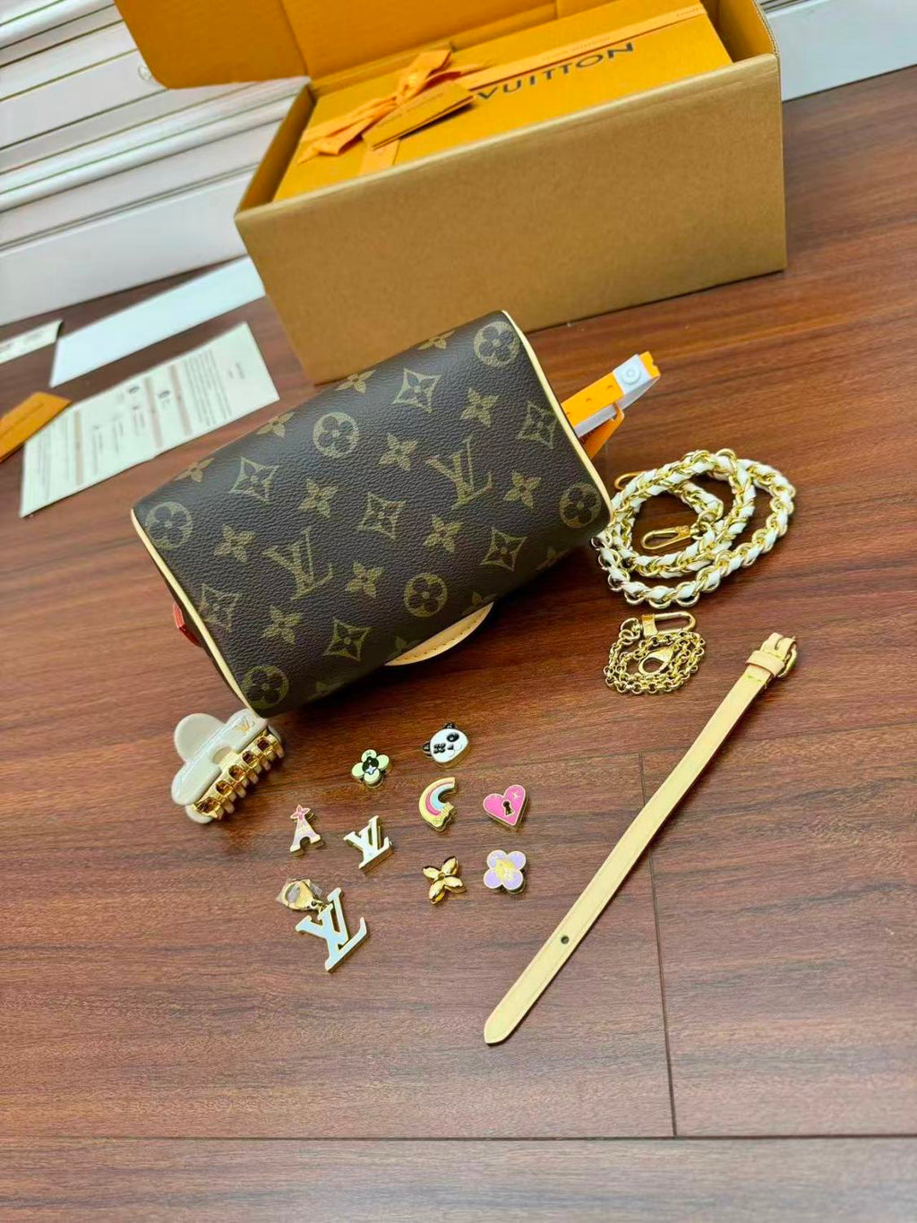LOUIS VUITTON Speedy 18 Classic Monogram Flower Detachable Shoulder Strap Chain Handbag Shoulder Bag. Crossbody Bag Two-tone Bags Model: M24474  #81987A