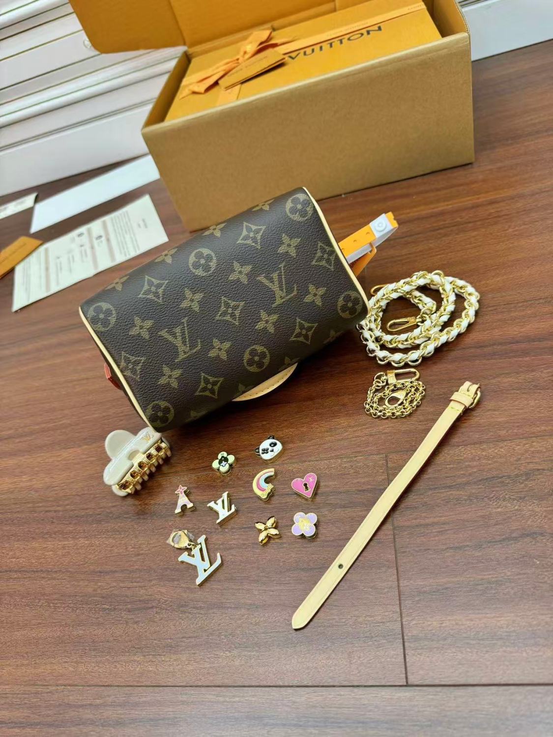 LOUIS VUITTON Speedy 18 Classic Monogram Flower Detachable Shoulder Strap Chain Handbag Shoulder Bag. Crossbody Bag Two-tone Bags Model: M24474  #81987A