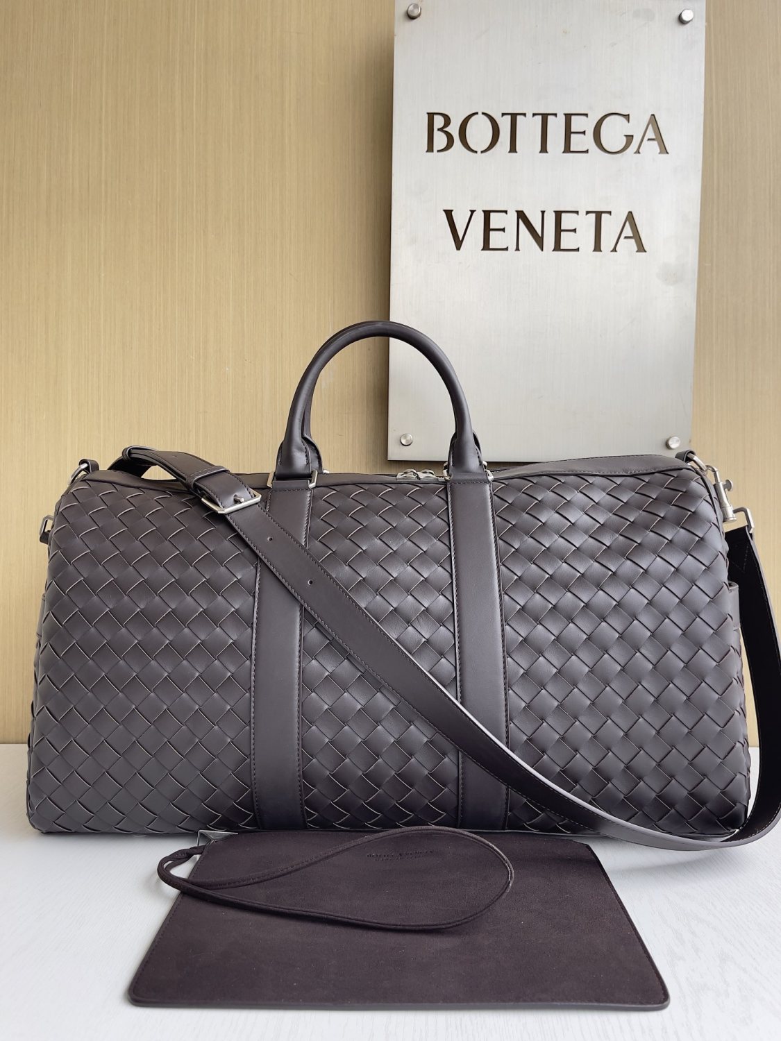 Bottega Veneta Intrecciato Men's Solid Color Adjustable Detachable Shoulder Strap Woven Calfskin Travel Bag #77472