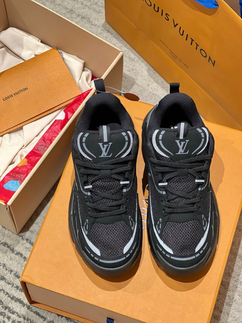 LOUIS VUITTON LV Tatic Runner Sneaker #386159