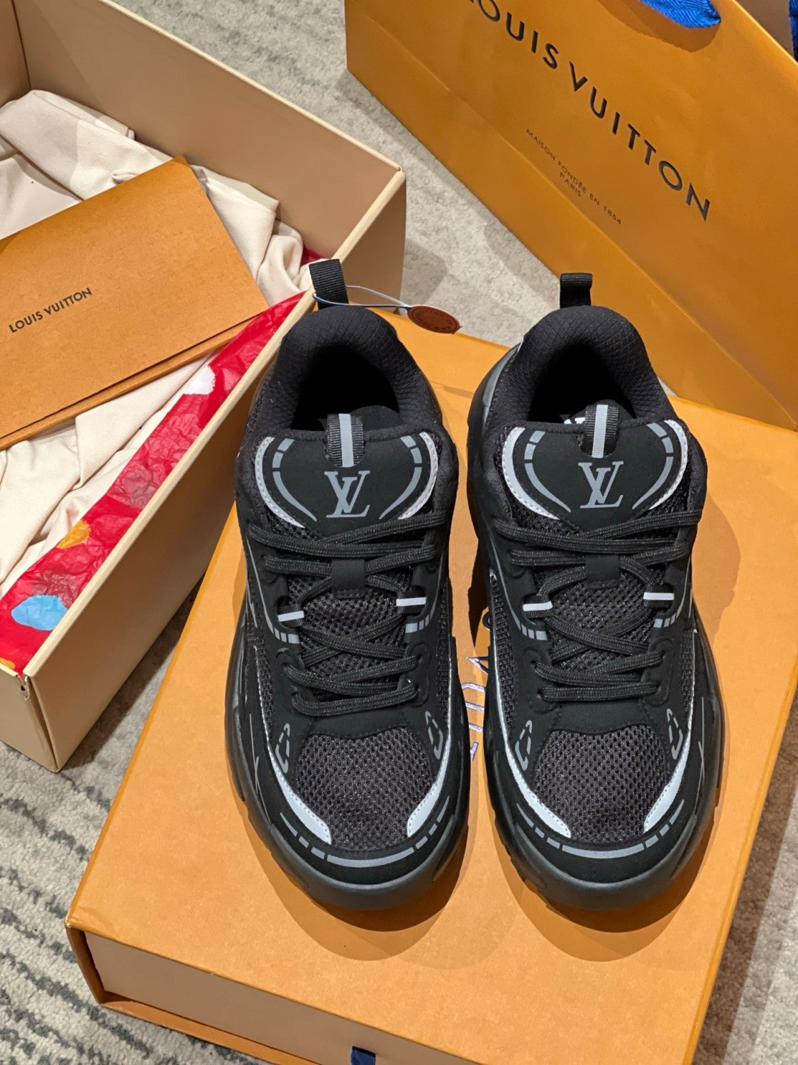 LOUIS VUITTON LV Tatic Runner Sneaker #386159