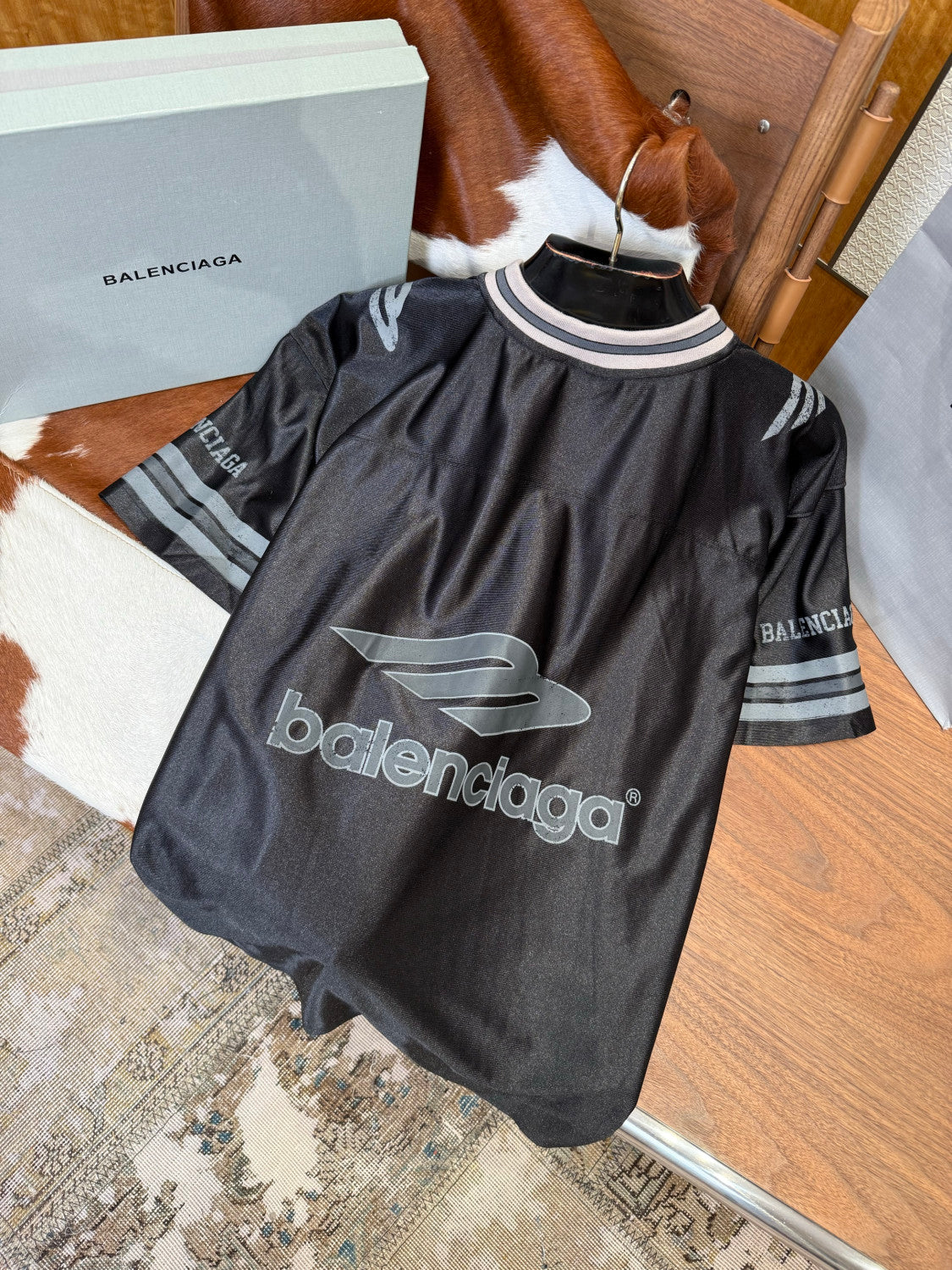 Balenciaga Men's 3b Football V-neck T-shirt Oversized #376175