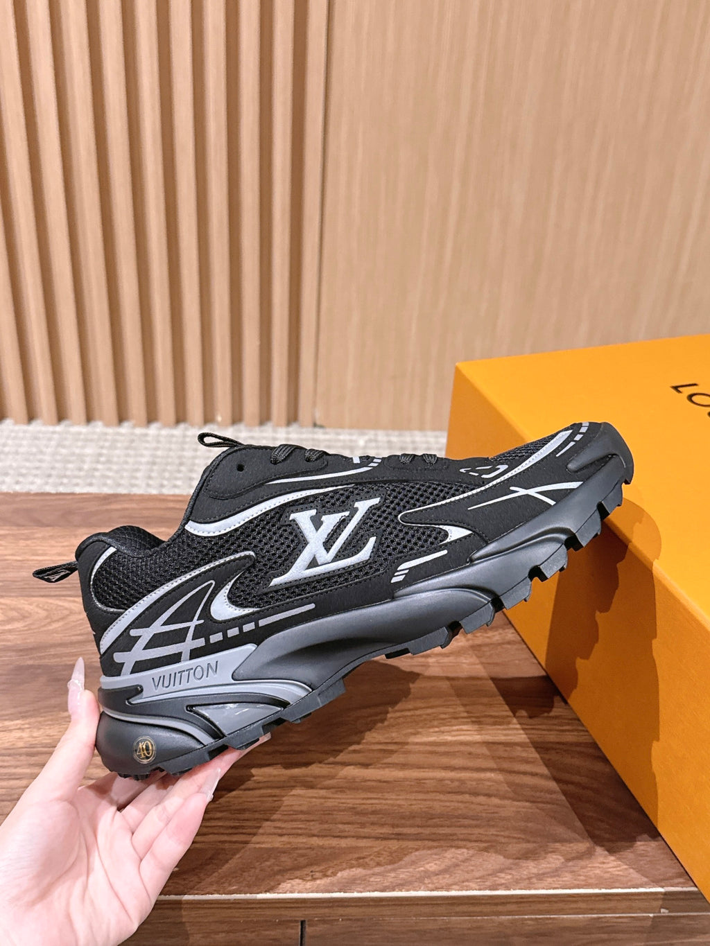 LOUIS VUITTON LV Tatic Runner Sneaker #381822