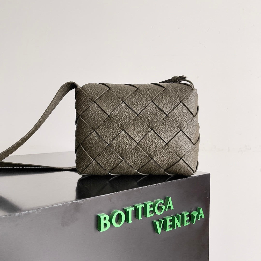 Bottega Veneta  Diago Women's And Men's Fashion Casual Leather Bag With Lychee Texture Magnetic Clasp And Braided Design Shoulder Bag And Crossbody Bag Bags 795637V4FV18803 #78344