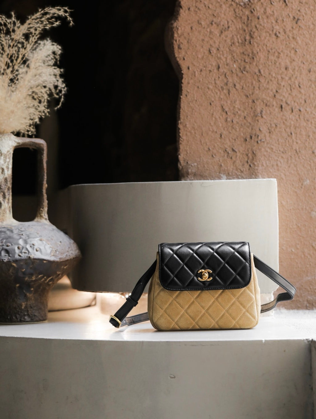 Chanel Chain Clutch Handbags Early Spring Black Gold Small Flap Bag Fashionable Elegant Trendy  #82595A