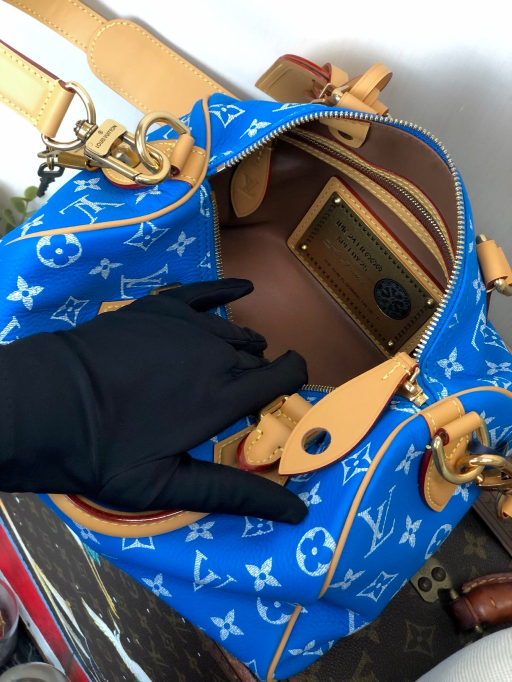 Louis Vuitton Women's Fashion Classic Sapphire Blue Logo Zipper Closure Leather Shoulder Bag Handbags In Small Medium And Large Sizes Crossbody Bag Bags #78656