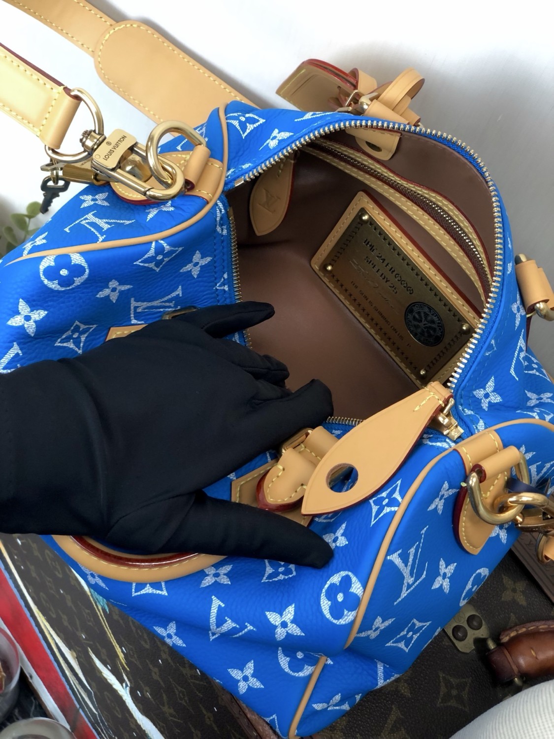 Louis Vuitton Women's Fashion Classic Sapphire Blue Logo Zipper Closure Leather Shoulder Bag Handbags In Small Medium And Large Sizes Crossbody Bag Bags #78656
