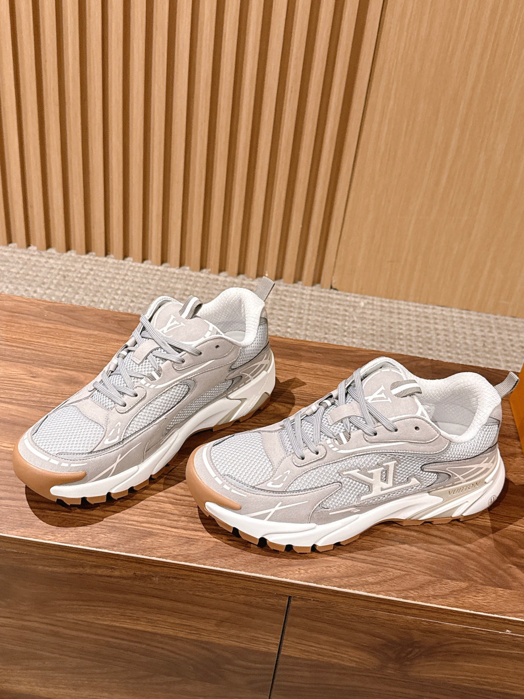 LOUIS VUITTON LV Tatic Runner Sneaker #381822